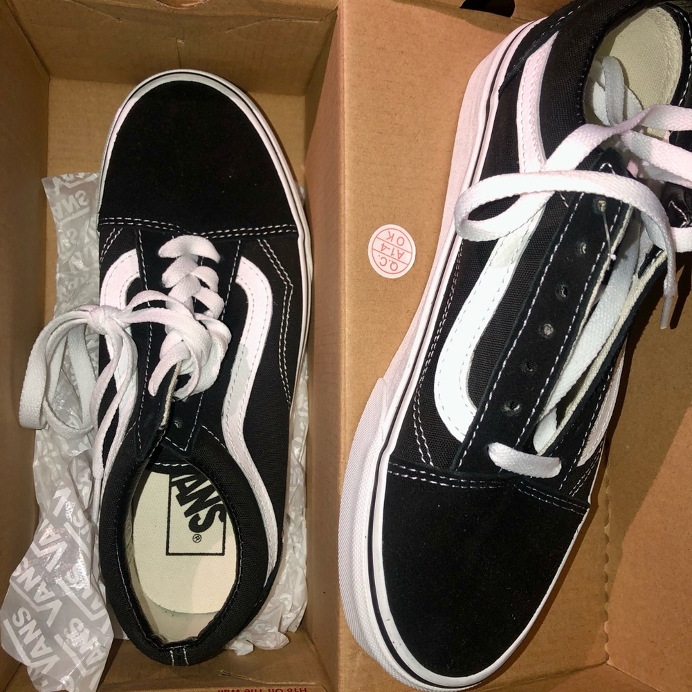 Boy and girl old skool black am so white vans